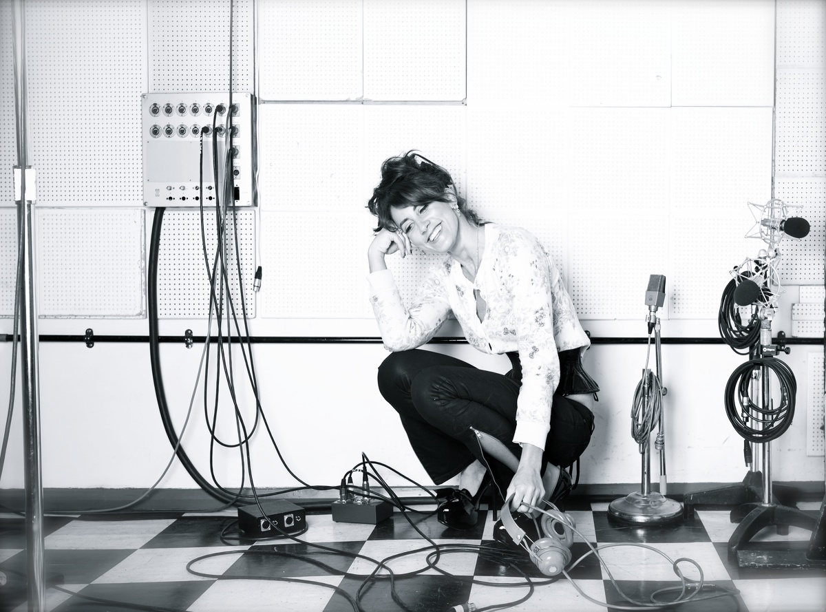 Black and white portrait of Lucinda Belle in a recording studio
